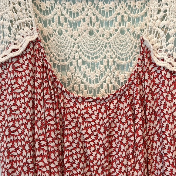 Forever 21 floral dress with lace back - Picture 2 of 4